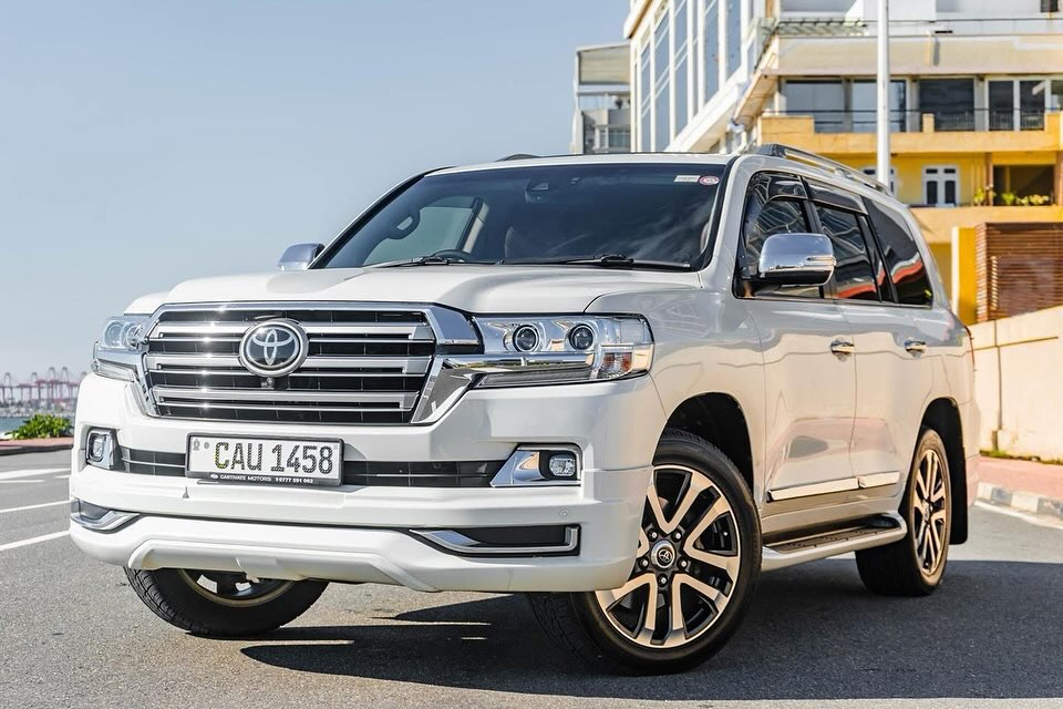 Toyota Land Cruiser 202 V8 ZX 2016 Highest Spec 2017 Registered