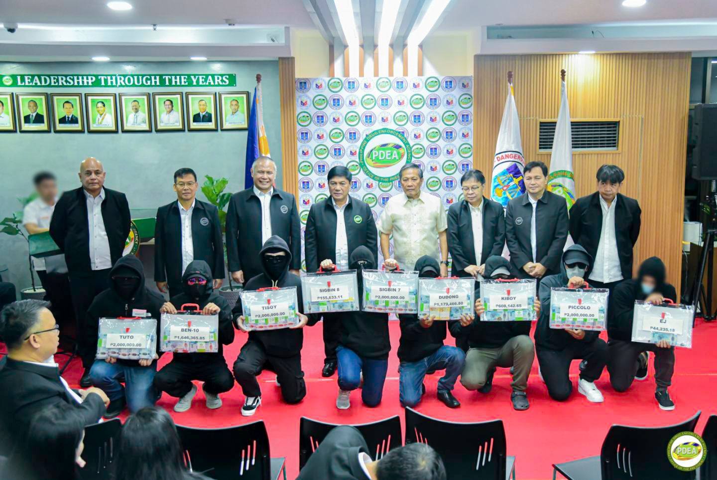 Publiko - 8 PDEA INFORMANTS RECEIVE P11.6M REWARD EIGHT civilian ...