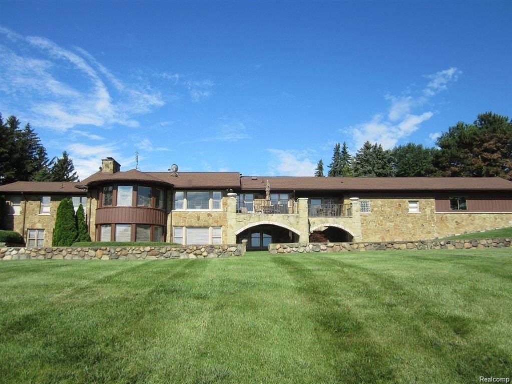🏡 Just listed in Oxford MI 🏡 3860 Delano Rd Oxford MI 48371