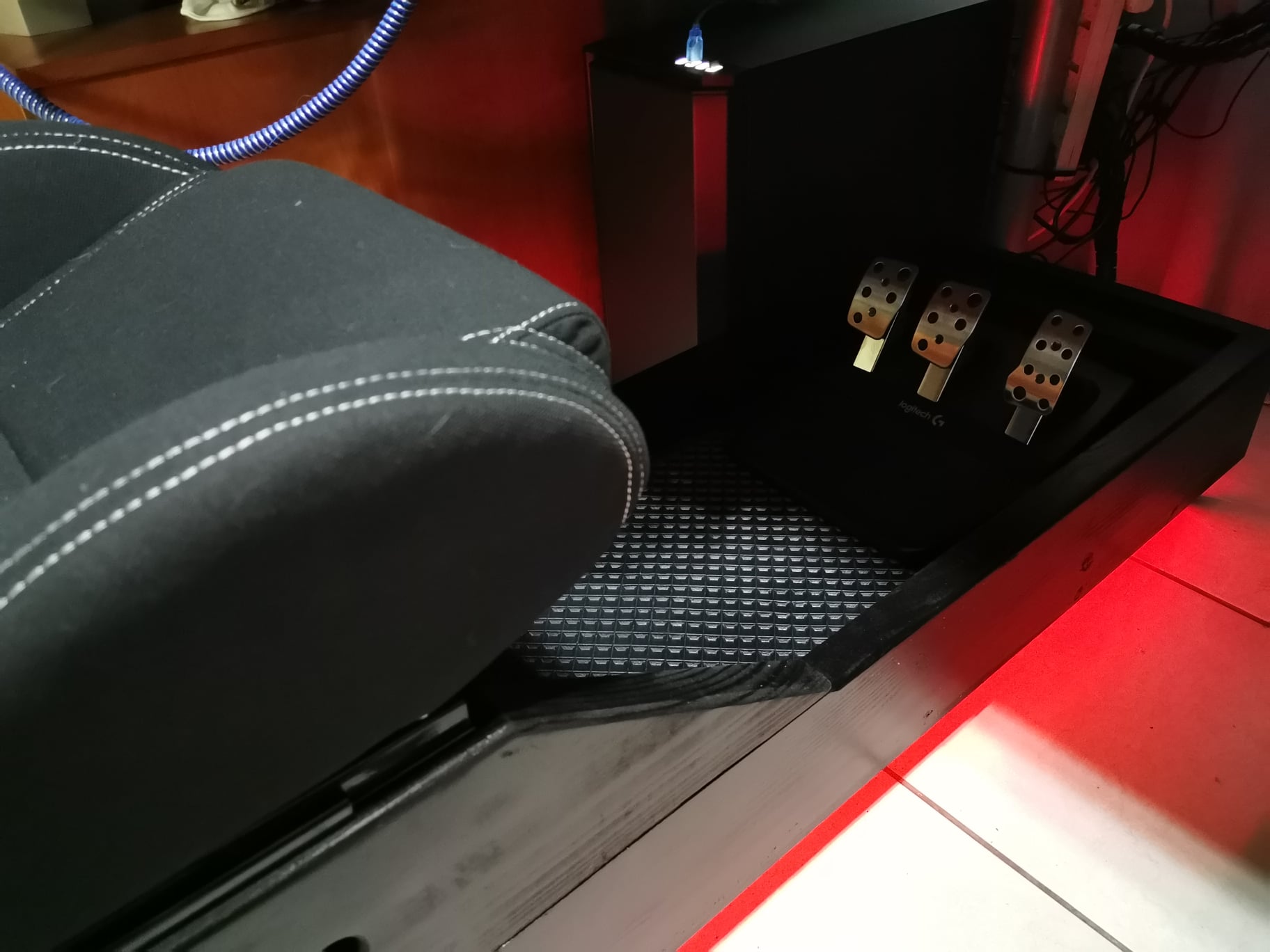 The rig can be built with the user in... - EG Simulator Rigs