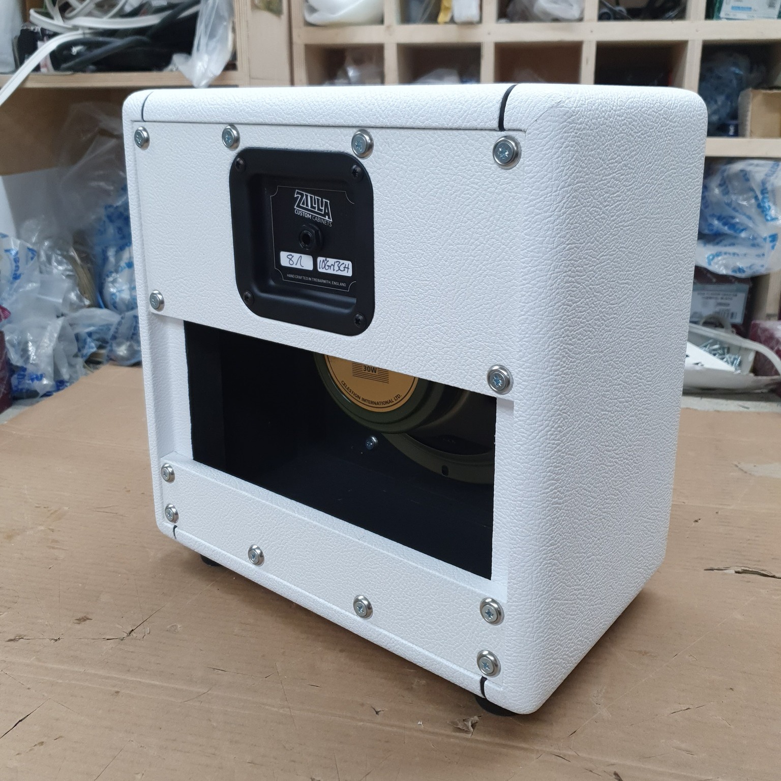This is a cool little setup. A super small 1x10 made for recording