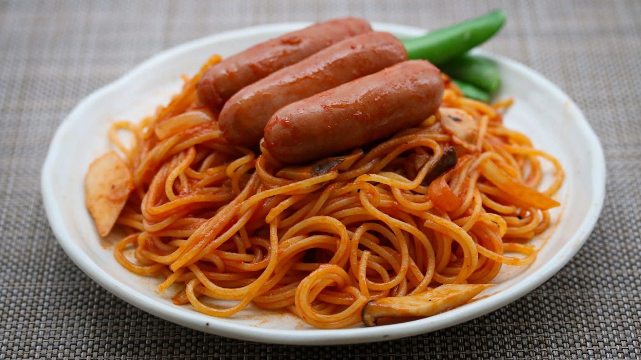 Neapolitan spaghetti on Sausage🇯🇵 Japanese Food Culture