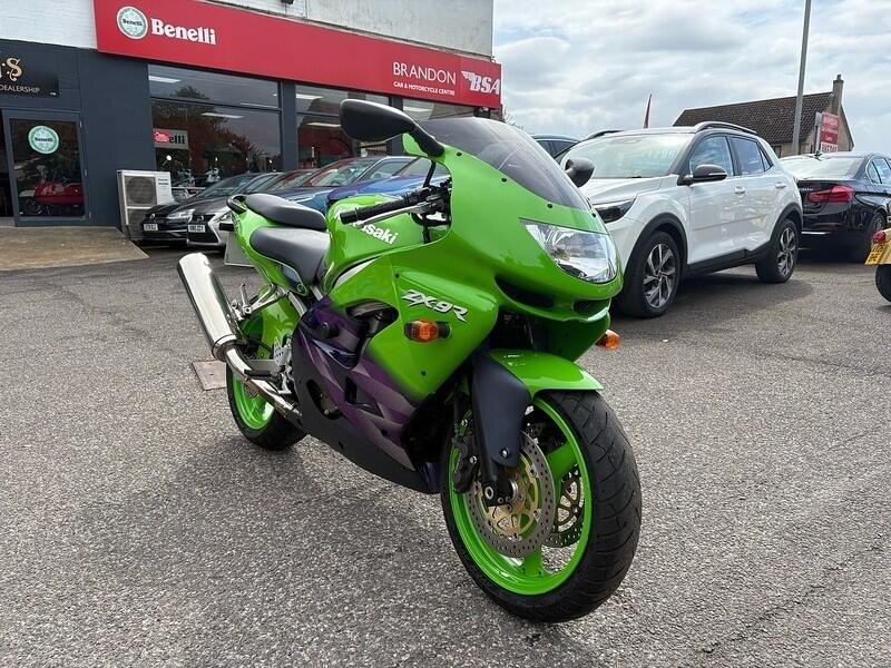1999 Kawasaki Ninja ZX 9 ZX900 C2 Lovely condition this one. Fancy