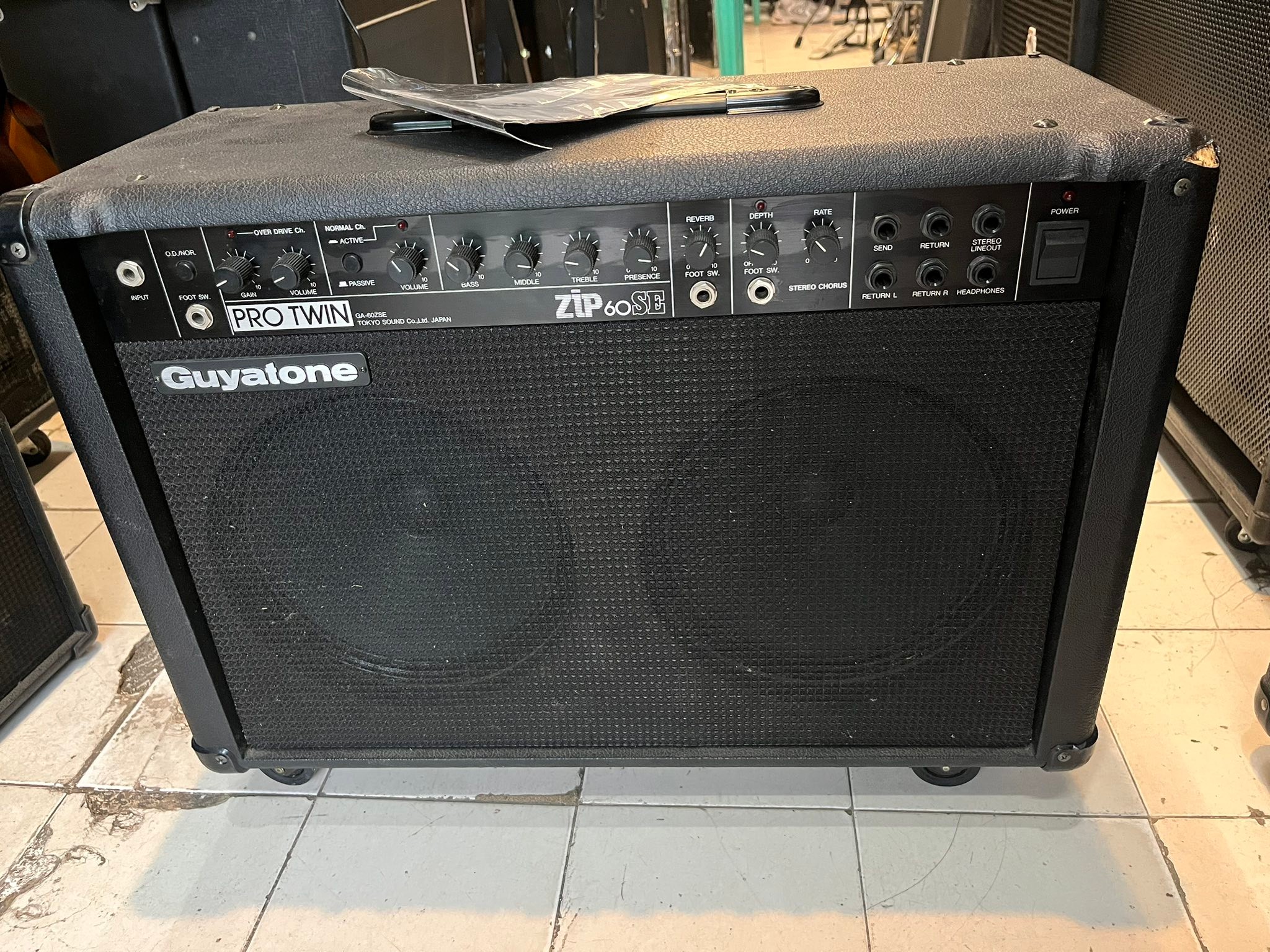 Guyatone pro twin guitar amp 60 watts 110 volts 8,700 only