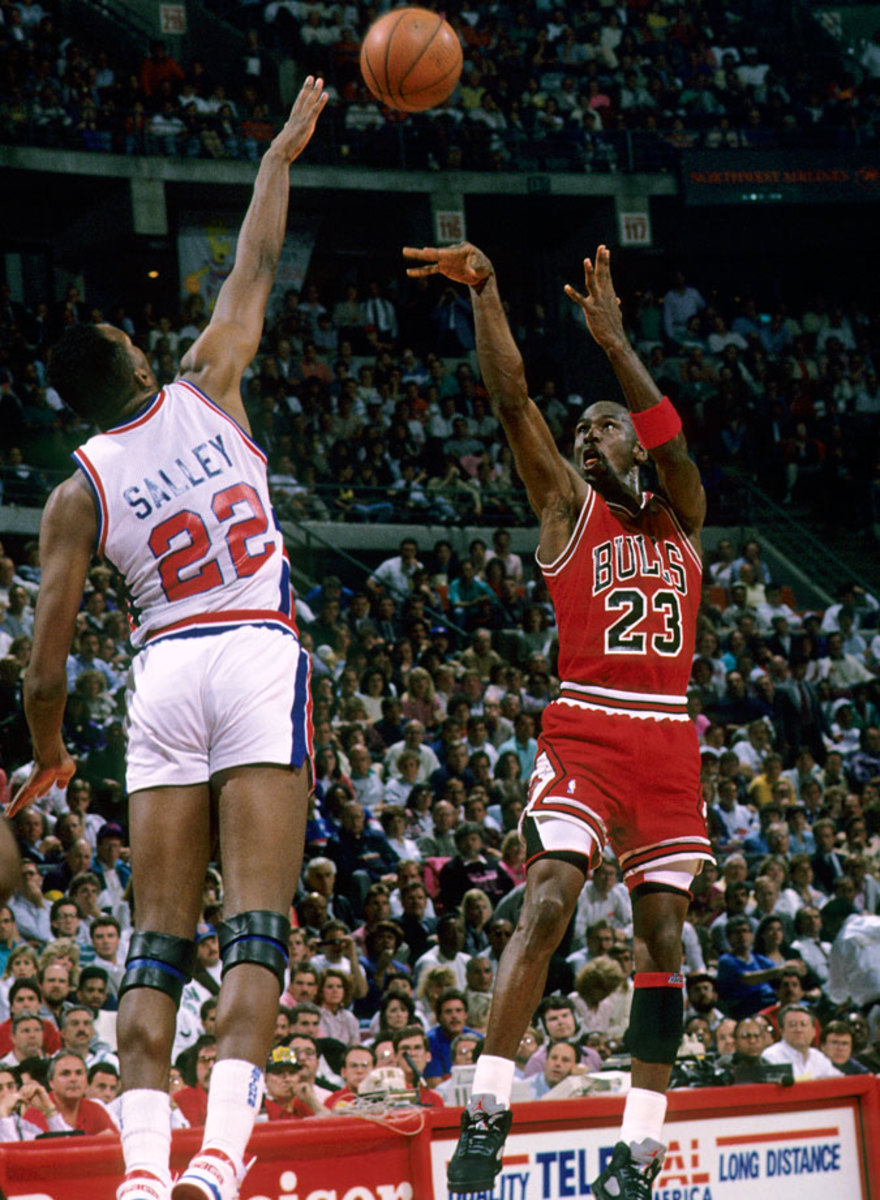 1990: Michael shoots over Detroit Pistons power forward John
