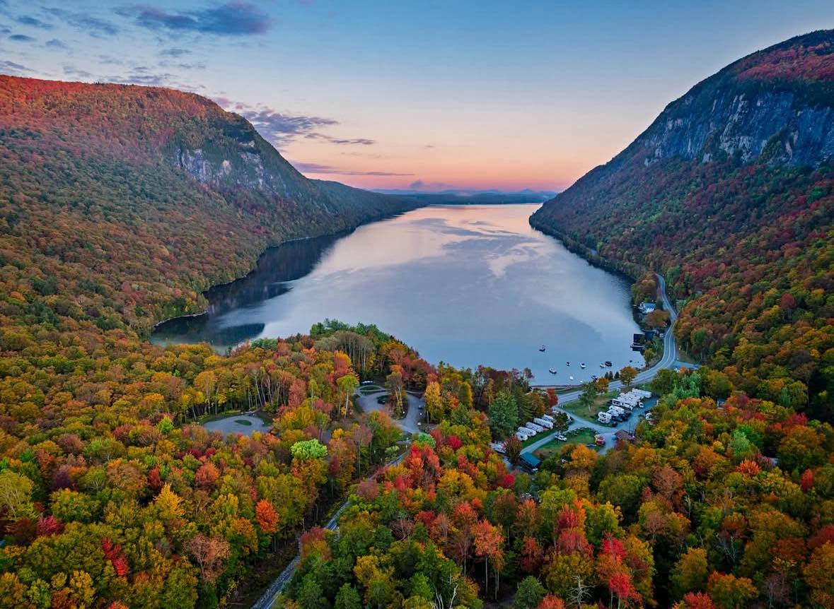 Autumn color at Lake Willoughby 🍁 📸: Francois de Melogue