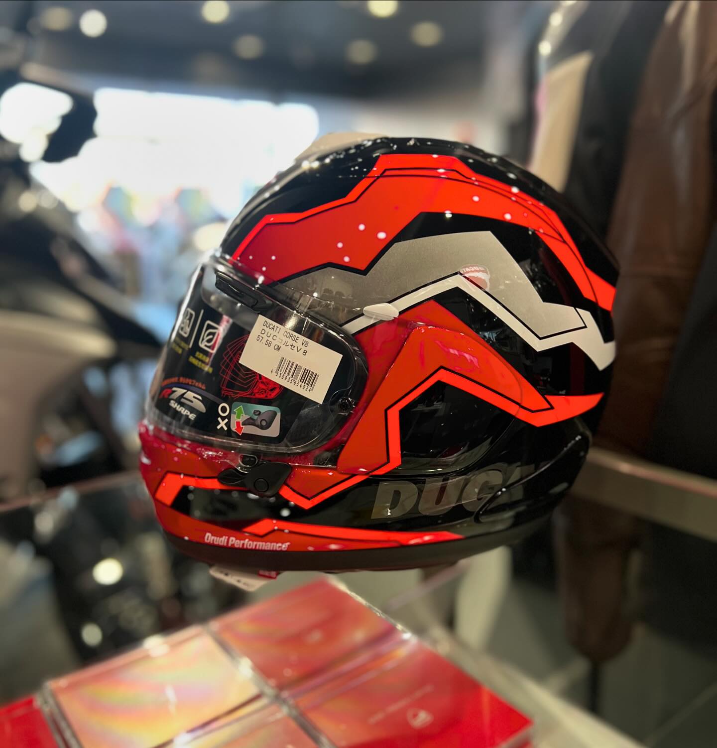 新作ヘルメット入荷✨ 【Ducati Corse V8】 ベースモデルは、Arai製RX 