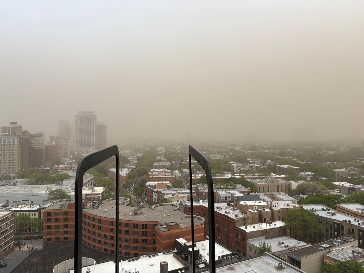 Fox - IN PHOTOS: Dust Storm sweeps over Chicago area Friday night | See ...