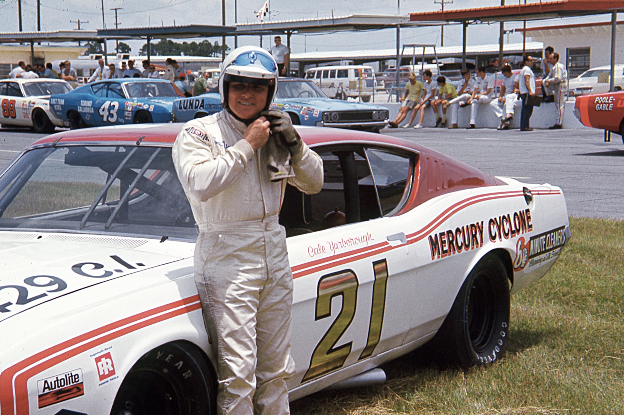 ホーリー・モーターズ('12仏/独) 57 years ago today, Cale Yarborough (2012) drove to victory in his