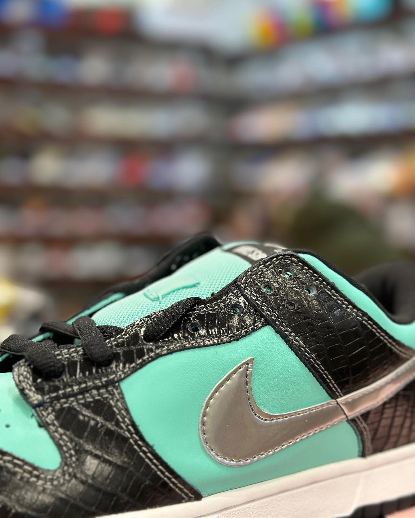 ?Nike SB Dunk Low ?Diamond Supply Tiffany ?Co. Aqua ?Released 