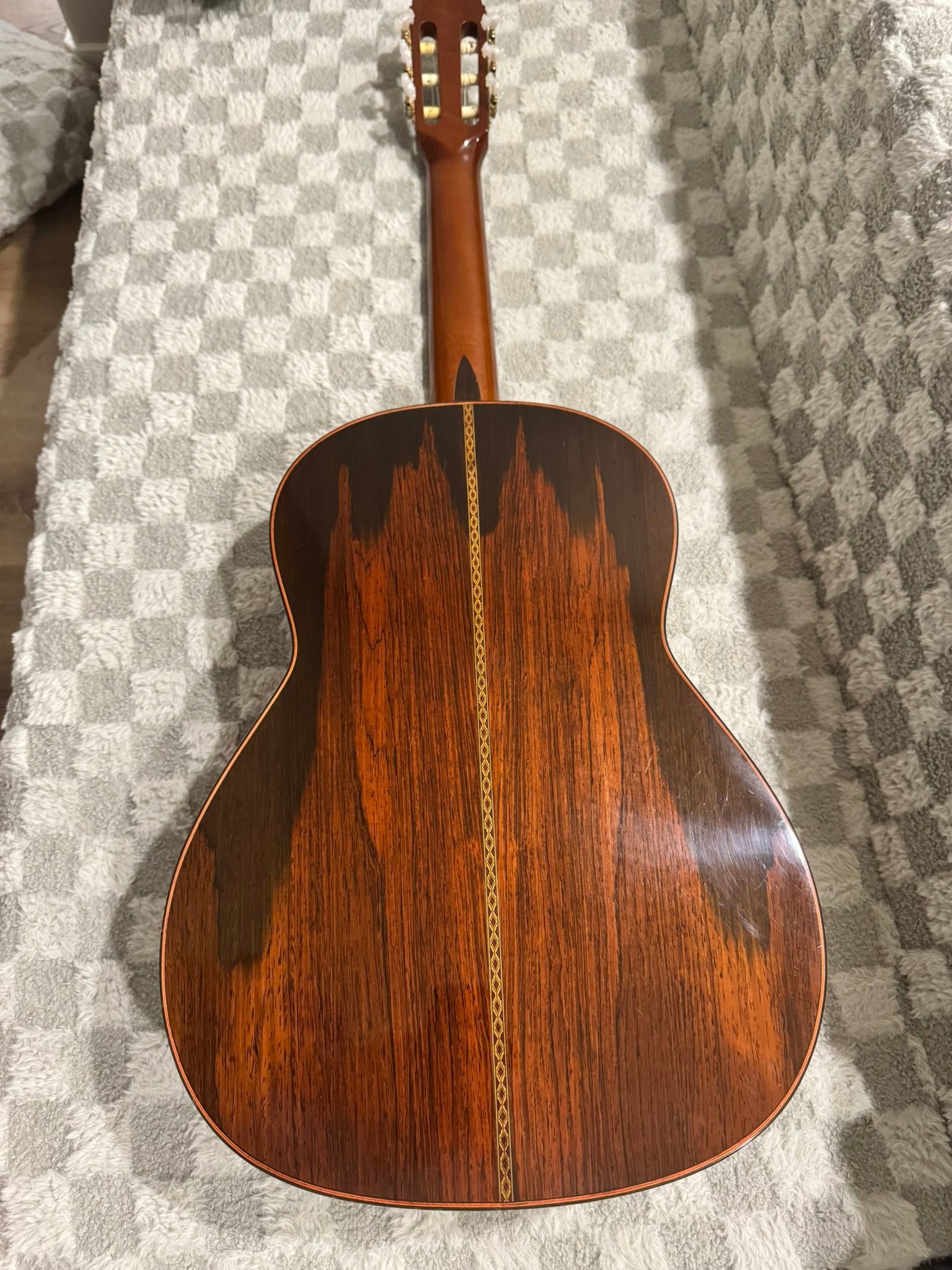 What is the background information on S Yairi YF-200 guitar?