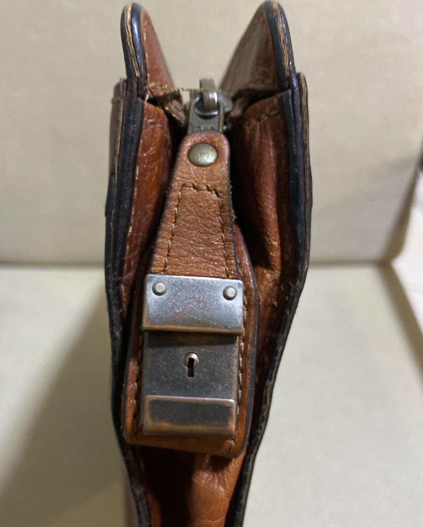CARTELLA wild top (vintage) ??Sold out?? Briefcase (with lock 