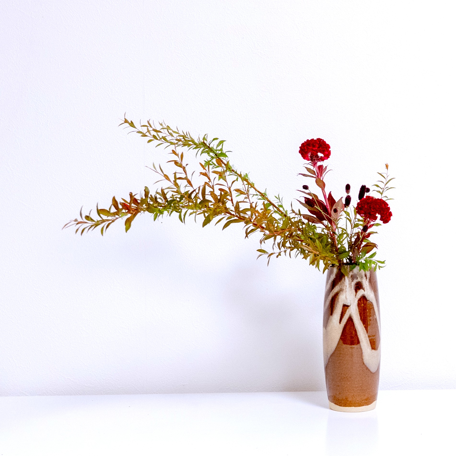 今回のYoutubeでは、ペットボトルで花瓶を作って、お花を生けてみまし