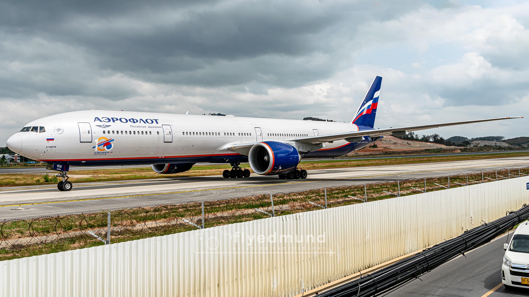 The silverblue twin-jet. Aeroflot Airlines Boeing 777-300(ER) RA