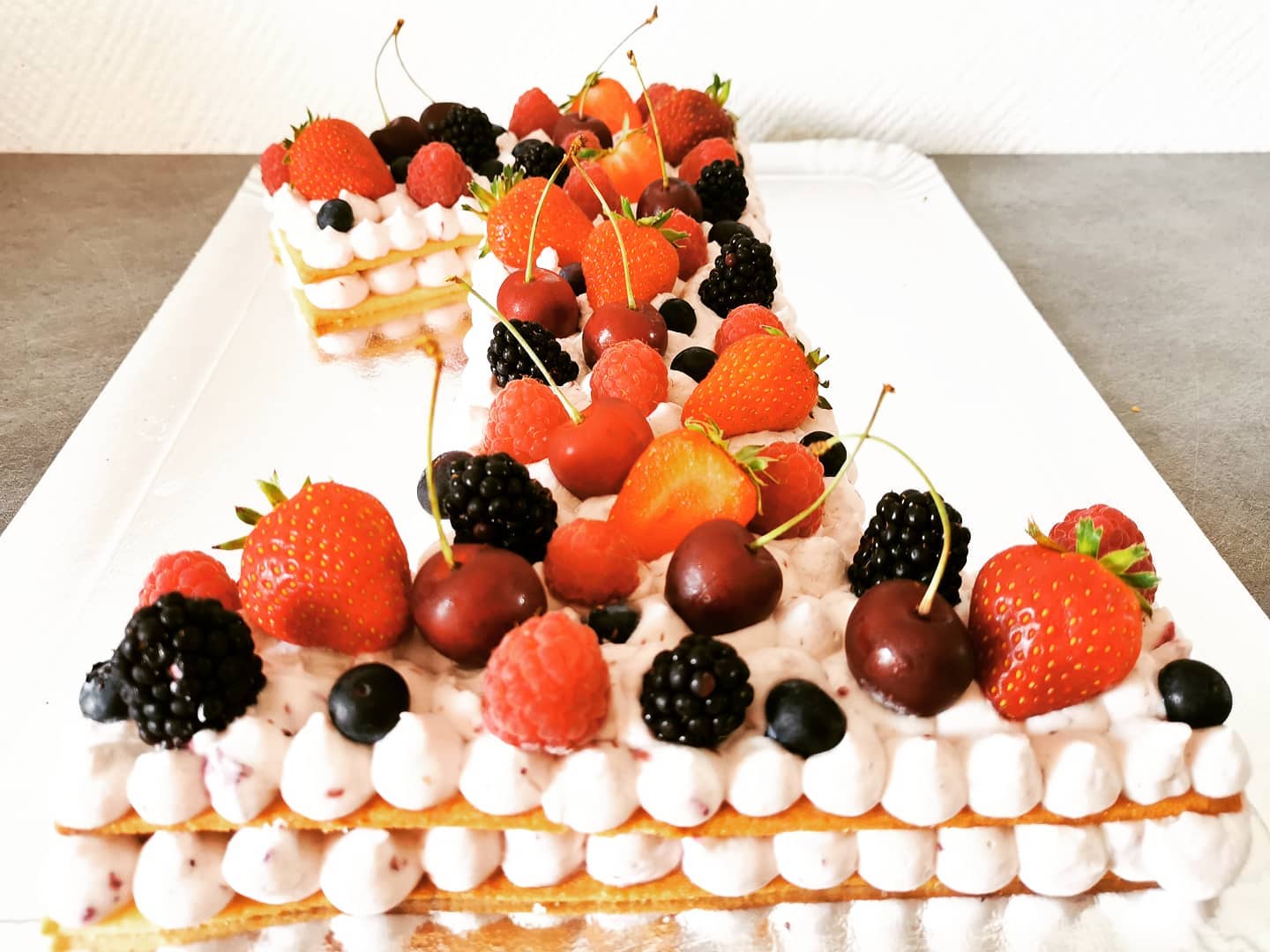 ~ Number cakes fruit rouge 🍓 ⠀... - Écrin de douceur | Facebook