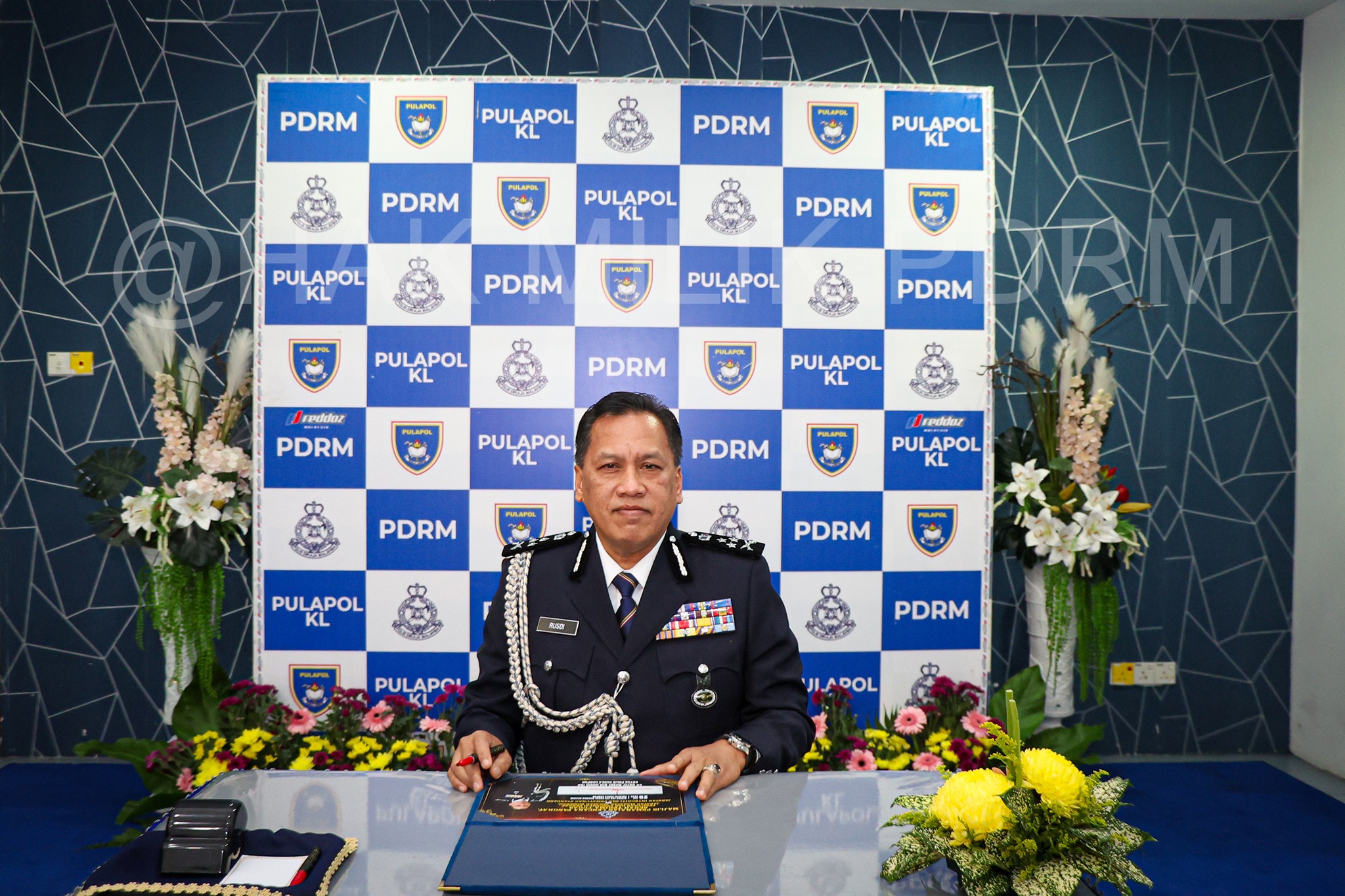 Polis... - Polis Diraja Malaysia ( Royal Malaysia Police )