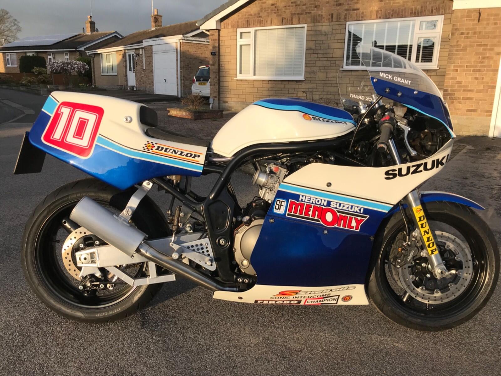 90's - 1998 Kawasaki Ninja ZX 7 ZX750 P1 Old school cool. Link in