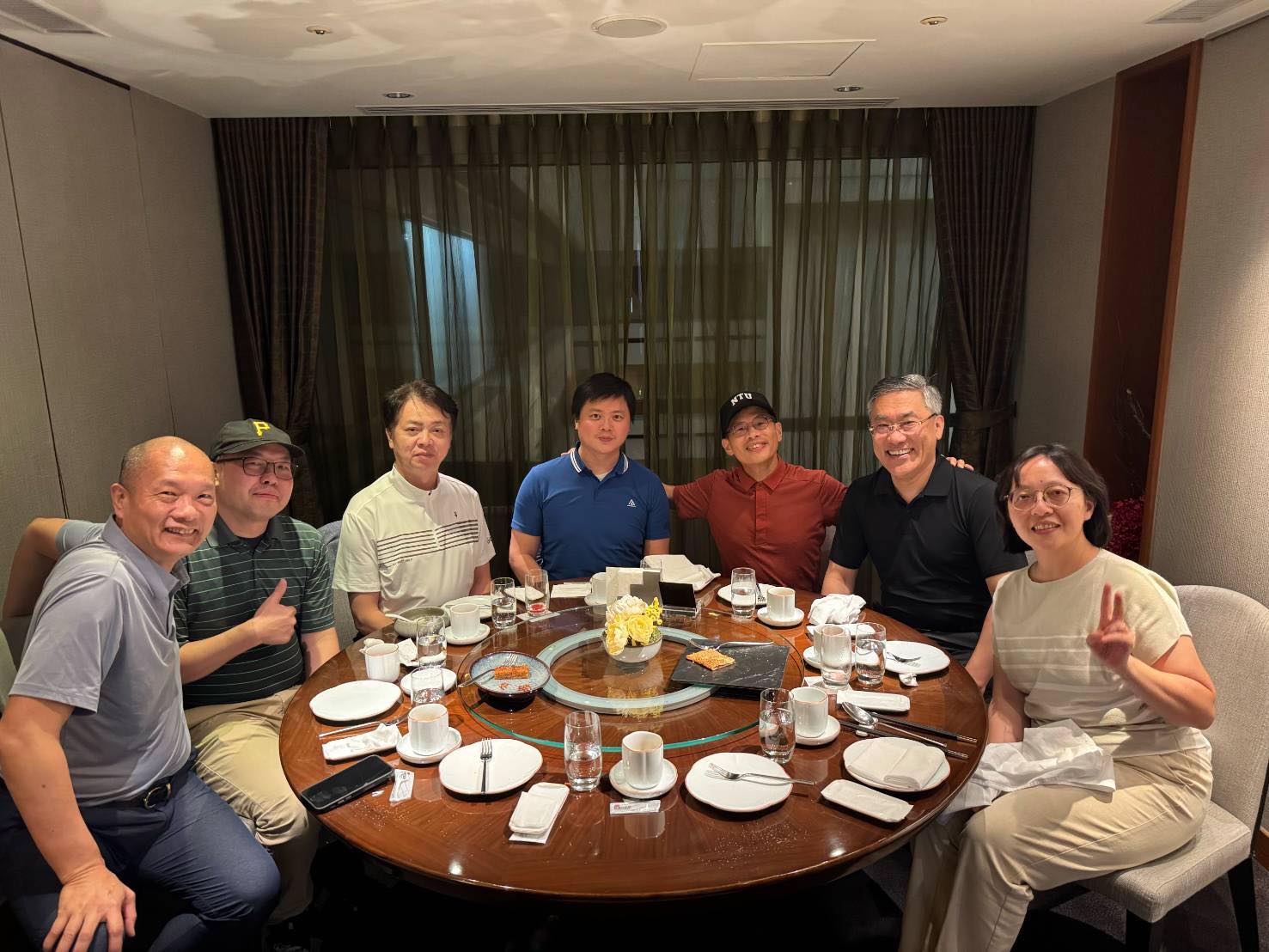 王瑞生醫學博士 - 週日休診，難得與幾位研究所同學聚會，我們竟然快20年沒見了！ 當年我們一起在紐約州羅徹斯特大學、張傳祥教授的實驗室做研究 ...