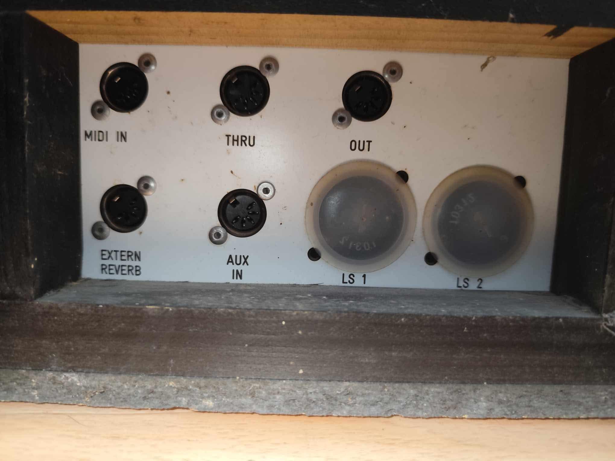 What are the MIDI connections for Johannus Opus 910?