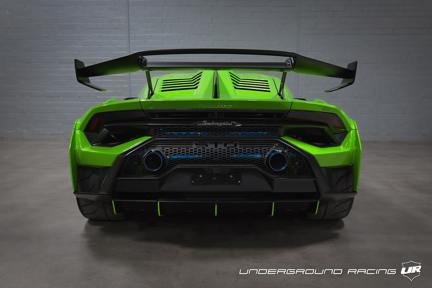 Underground Racing - 242 MPH and YES, it's a Huracan with a DCT ...