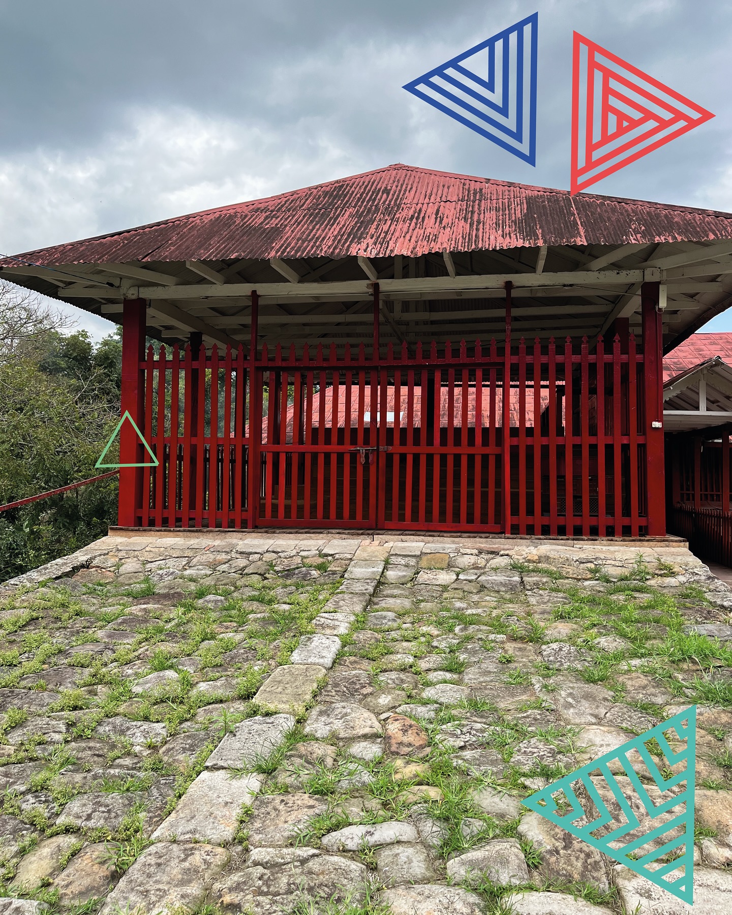 Triangular café