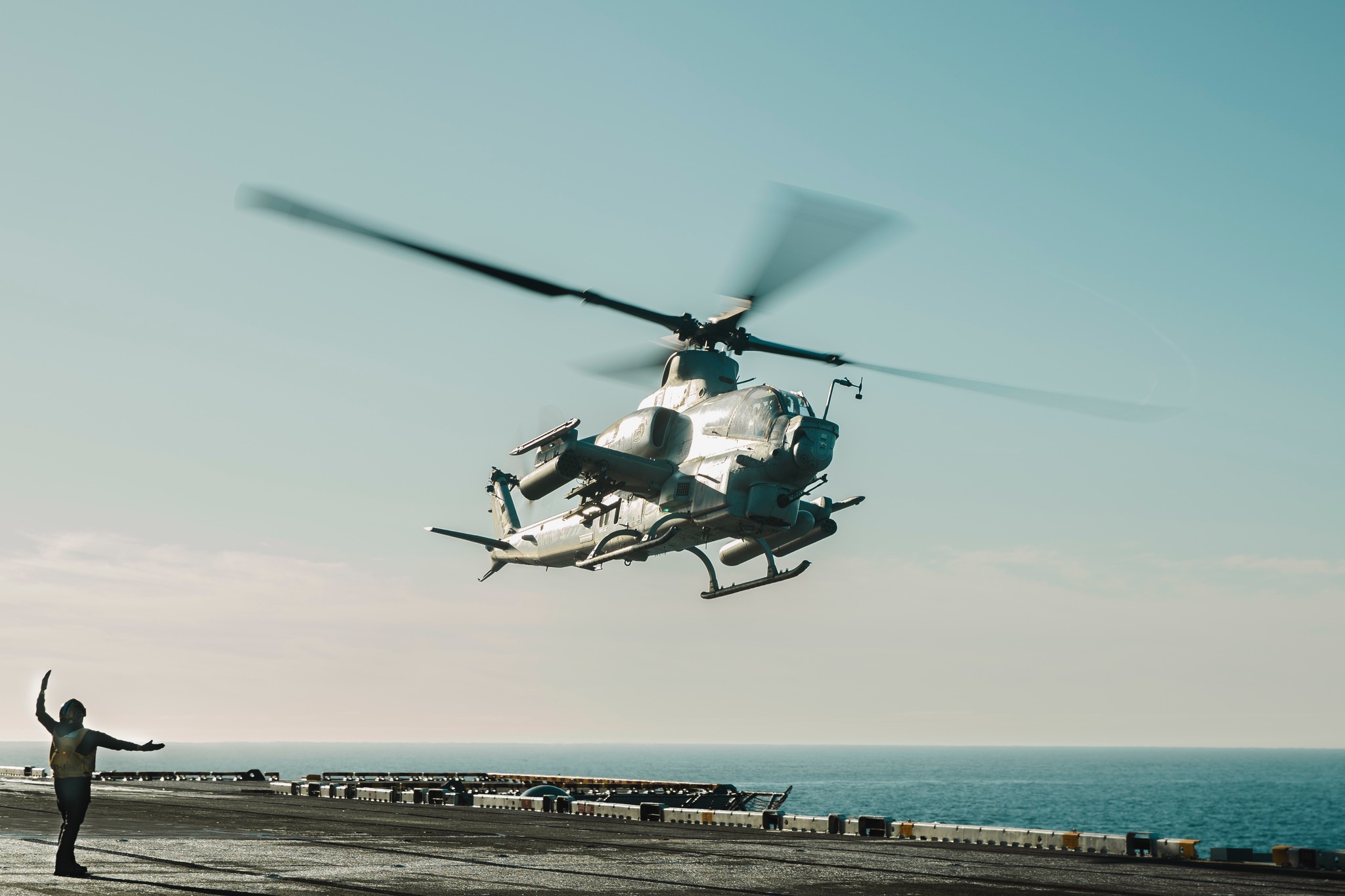 Defense.US - An AH-1Z Viper attached to Marine Medium Tiltrotor ...