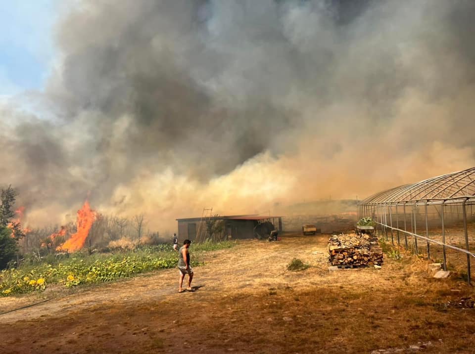 Fogo em Vilarinho da Samardã 🇵🇹🇵🇹 Quase 300 operacionais combatem ...