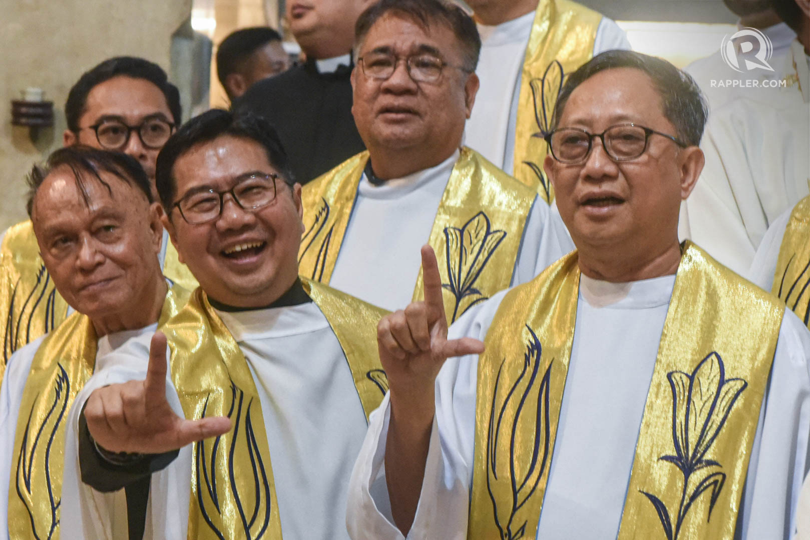 Rappler - 'LABAN' 🎗️ Priests, nuns, and laypersons sing 