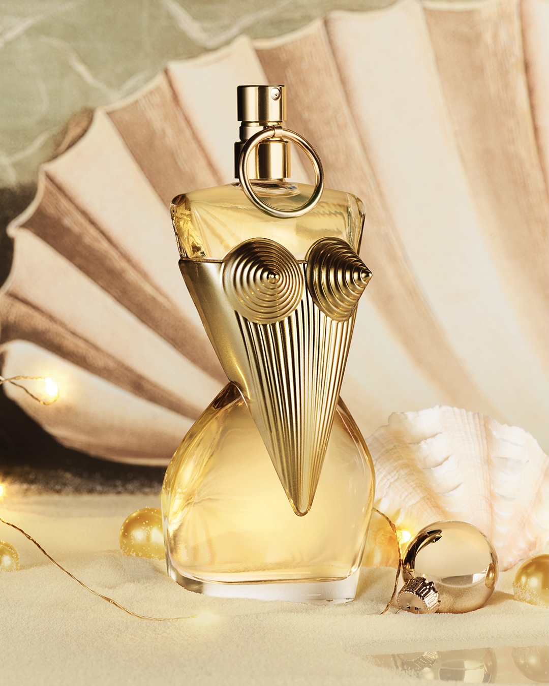 Gold and amber: the two shades of the modern Venus. Shop Gaultier Divine & Gaultier Divine Le Parfum, the empowering fragrances by Jean Paul Gaultier. ​ Discover on: https://jpg.paris/Gaultier-Divine