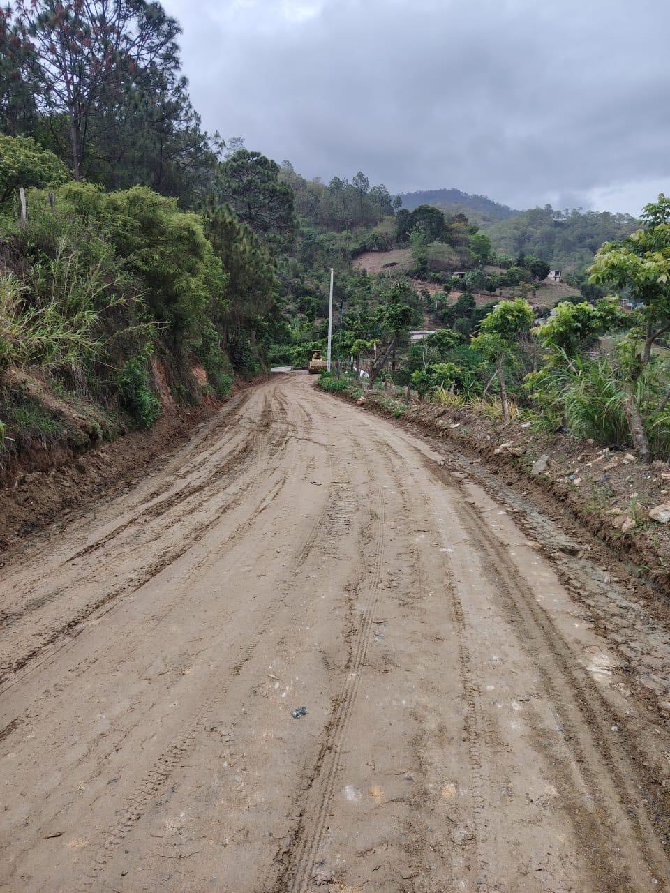 🚜 ¡Buenas noticias para Joyabaj y Pachalum! Se iniciaron los trabajos ...
