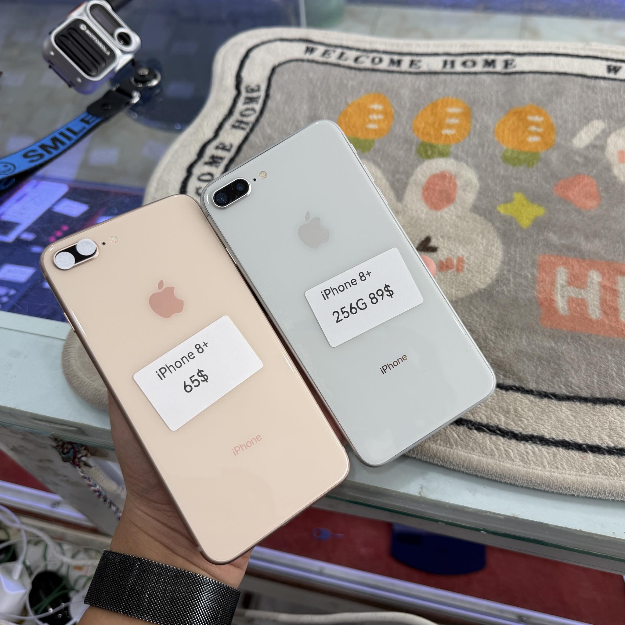 iPhone 8+ 64G 69$ 256G 89$