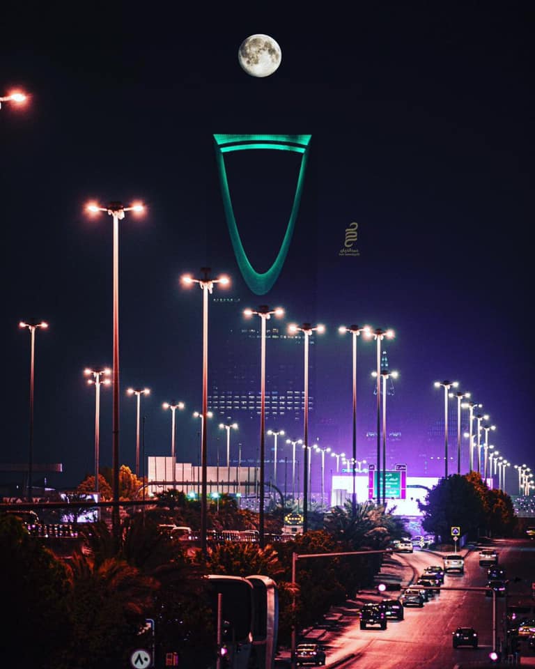 Did you spot the full moon?(📸... - Unstoppable Riyadh | Facebook