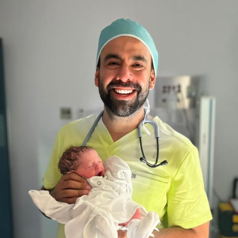 Dr. Alejandro... - Dr. Alejandro Rios. Pediatría y Nutrición