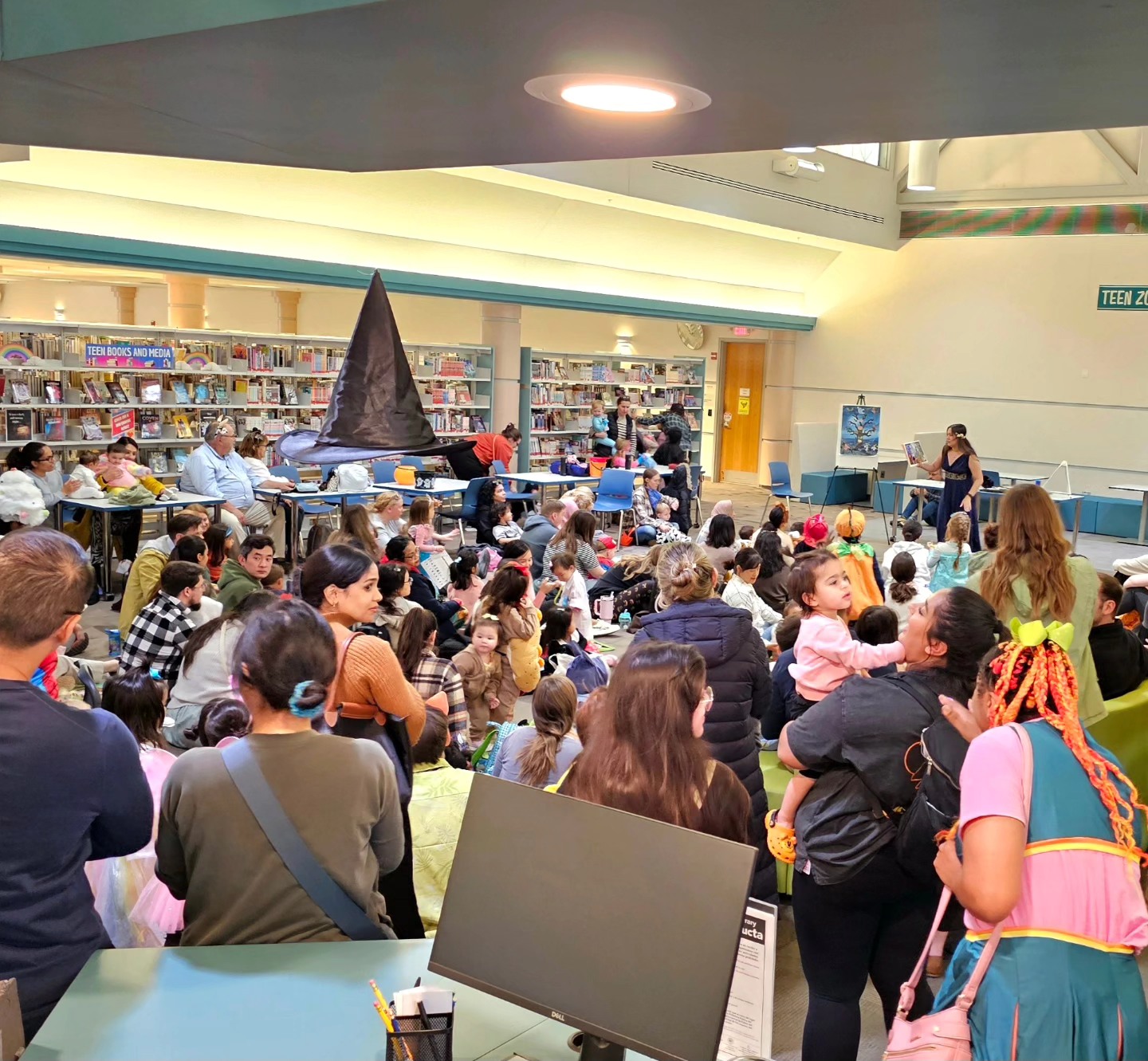 Public libraries are as popular and... - Luis the Librarian | Facebook