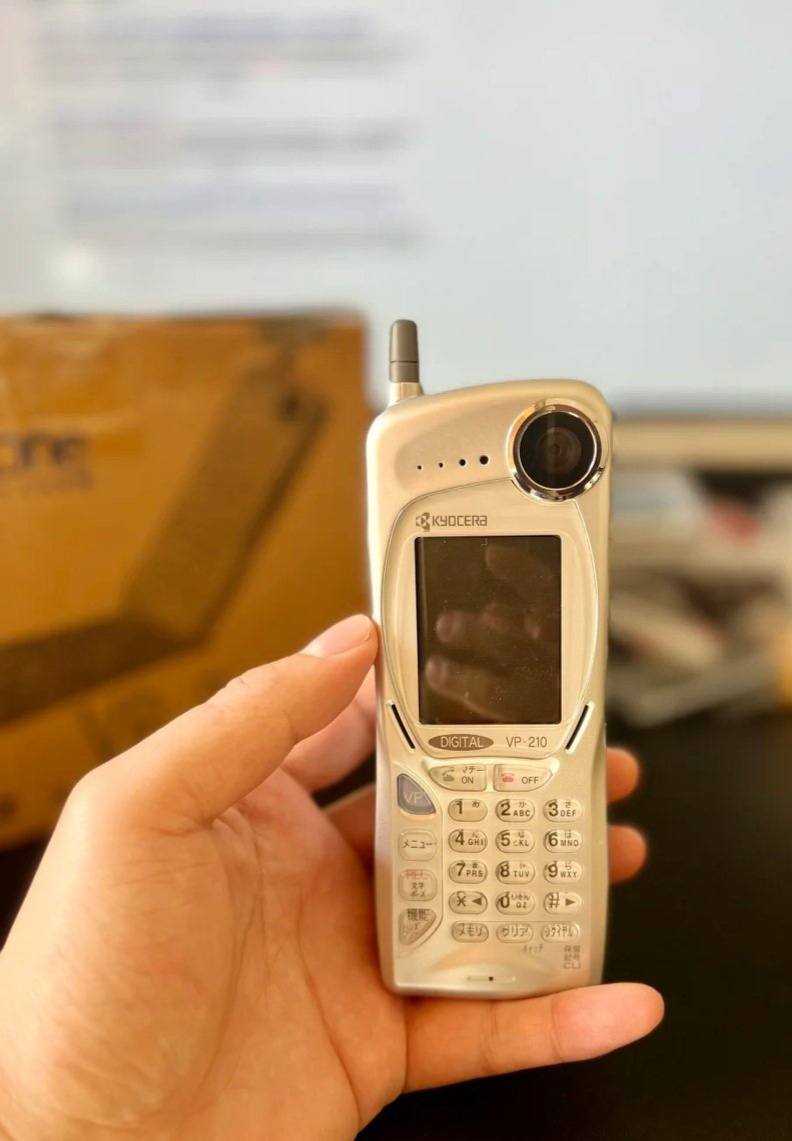 📱The Kyocera VP-210 launched in 1999 was actually a year earlier
