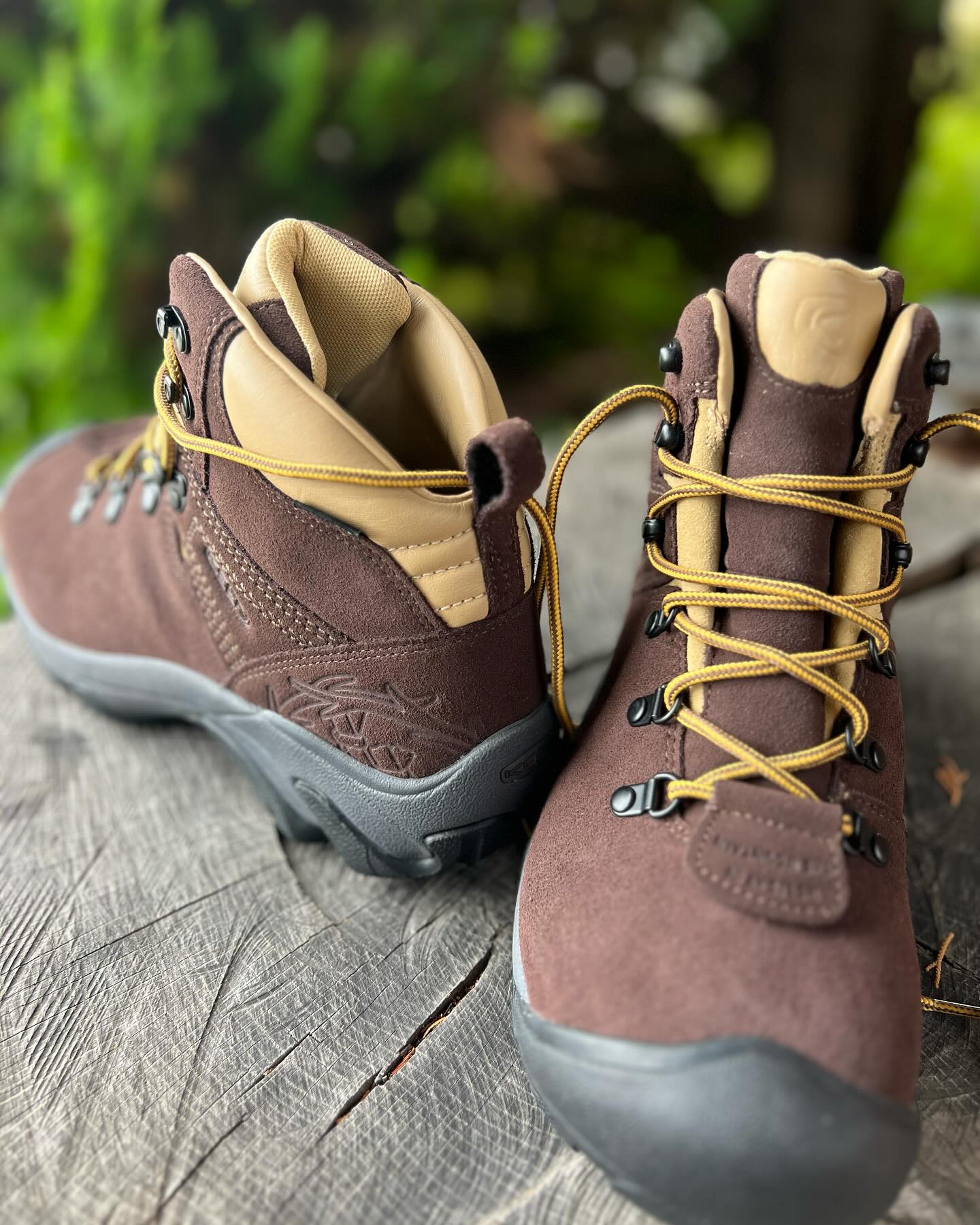 KEEN×Mountain Research PYRENEES KEEN定番の最高傑作PYRENEES。 今回 