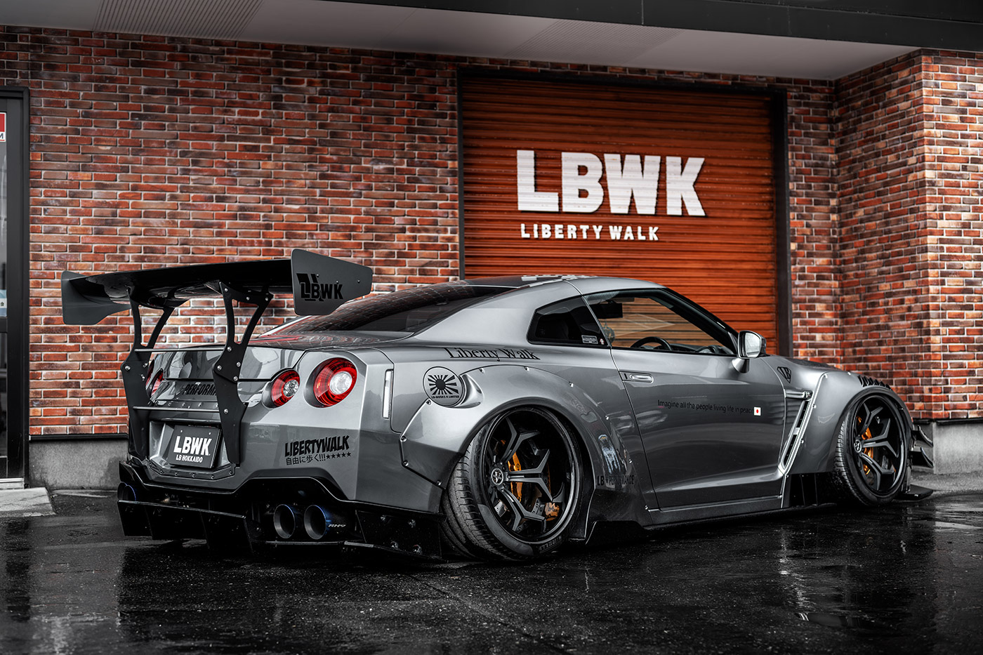 Liberty - Liberty Walk TYPE 2 WORKS Nissan GT-R R35 Full Body Kit
