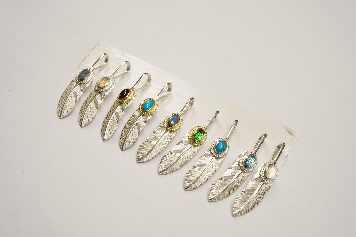 New item ————— ⁡ フェザー4 (30mm) ¥13.200〜 税込、チェーン別売 石 