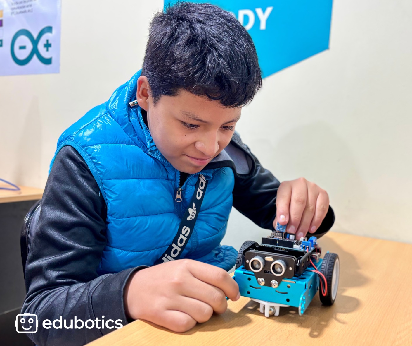 Edubotics - Primera versión de nuestro EduBot 🤩 robot móvil basado en # ...