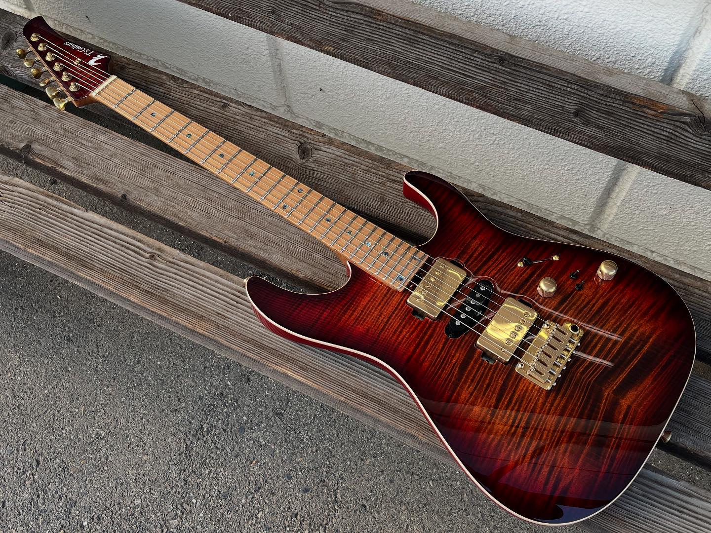 T's guitars モダンヴィンテージ ギター 中古入荷緊急速報 T s Guitars DST24 Maho Custom Made 4Aグレードのメイプルトップにネック ボディにはホンジュラスマホガニーを使用した極上の一本 アッセンブリーにはOvaltone鵺デバイス Nero を搭載し モダンヴィンテージなサウンドです 詳細は https t