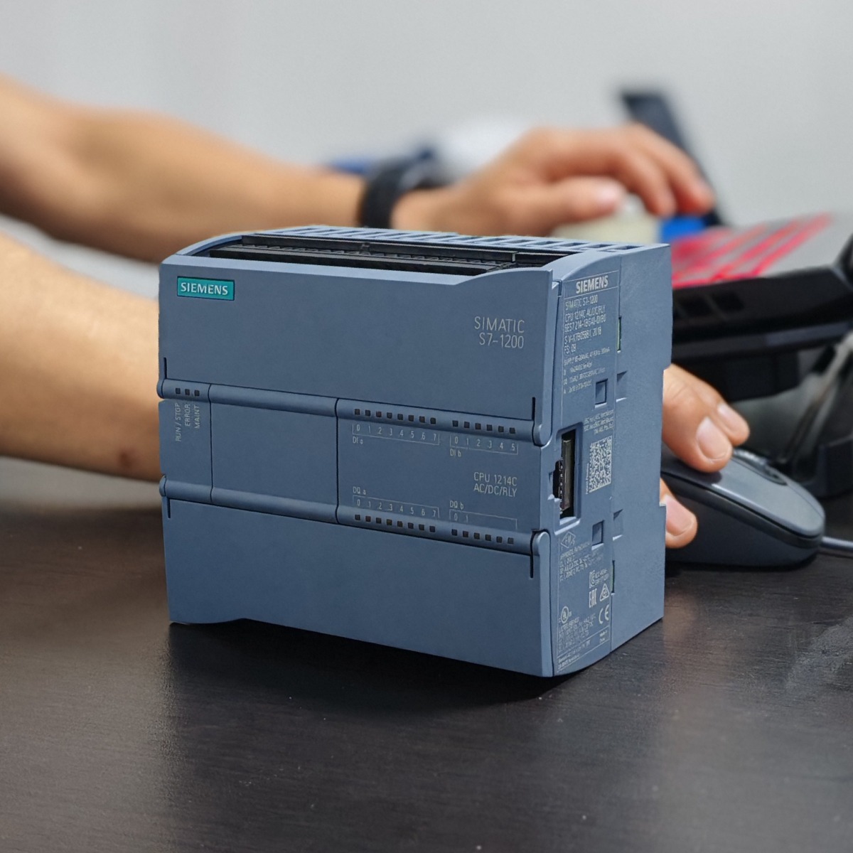 Control + - ¿Conoces al PLC S7-1200 de SIEMENS?🤔⚡ Tal vez... | Facebook