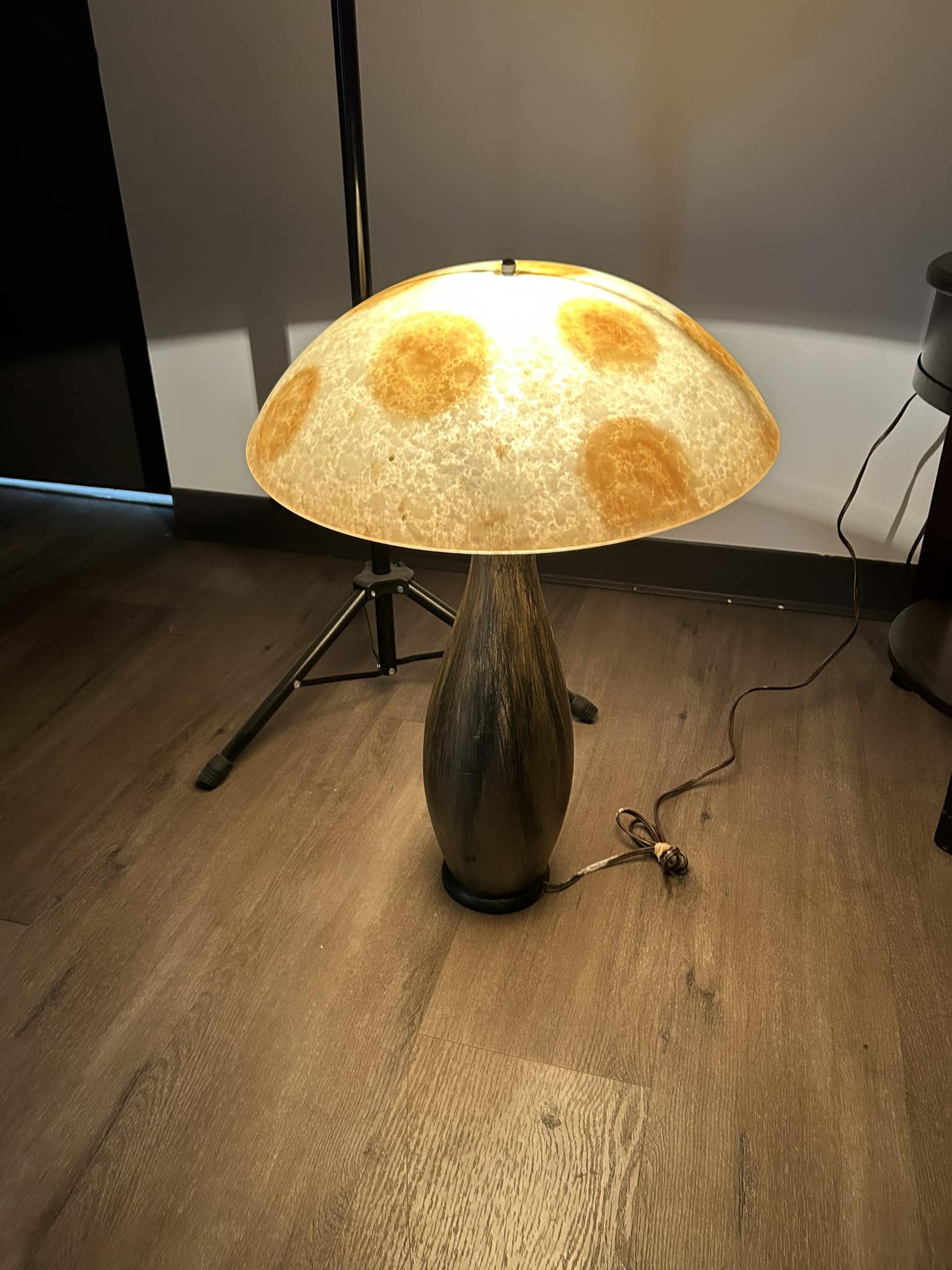 Laurel mushroom lamp designed by Bill Curry