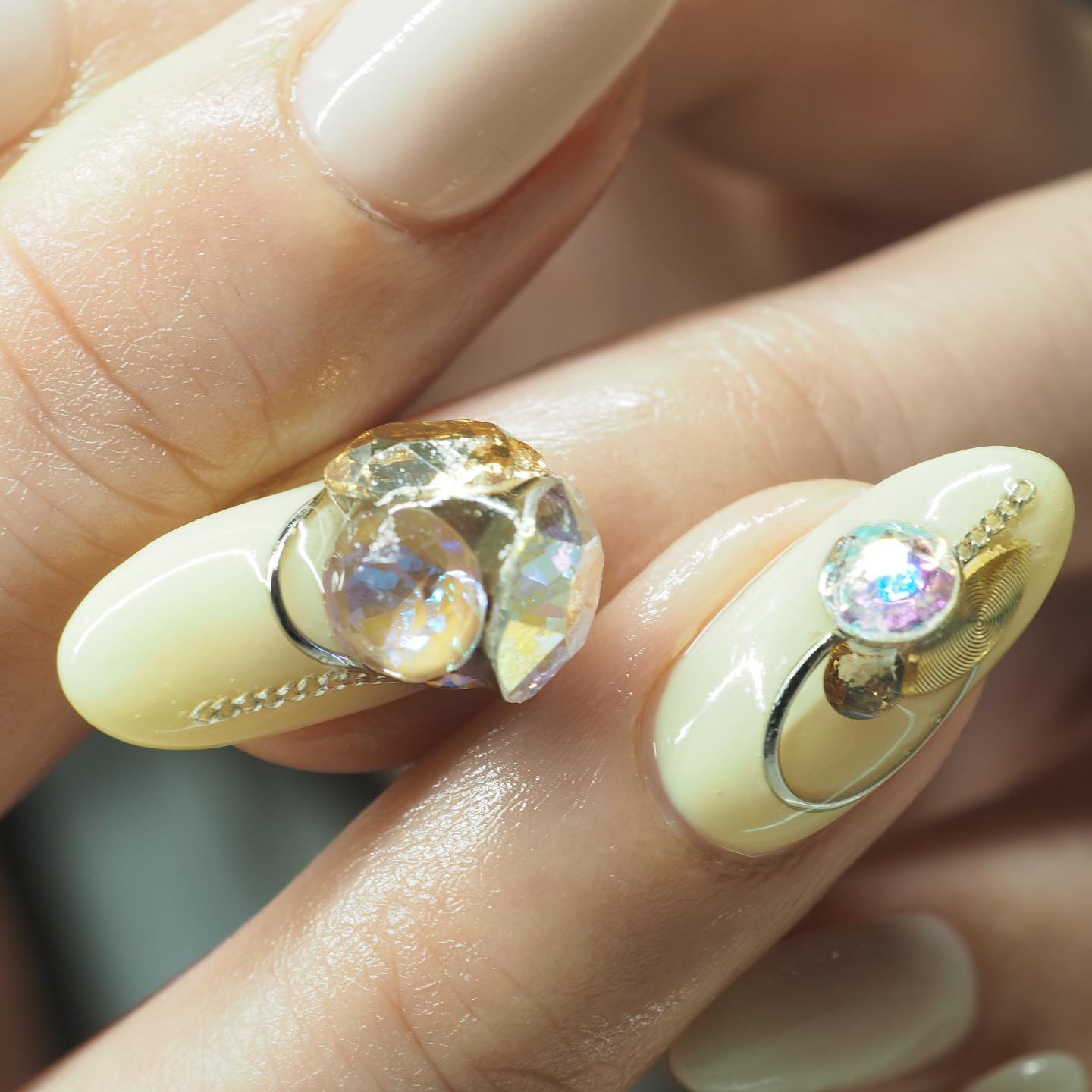 D Cier Nail 春イエロー 今年のトレンドカラー イルミネイティング Facebook
