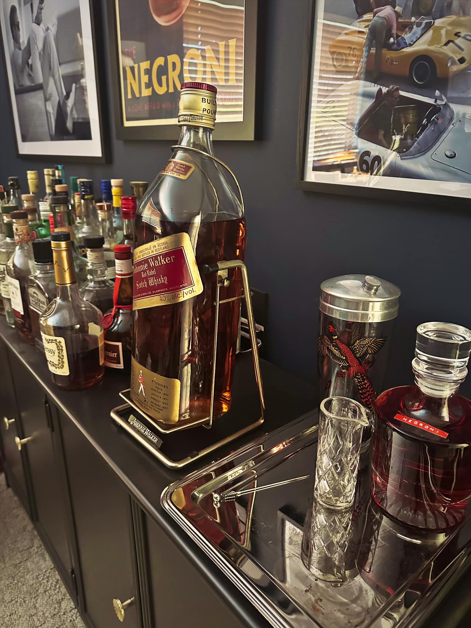 ?Johnnie Walker RED LABEL 4.5L EMPTY BOTTLE Holder Tilt Rocker 
