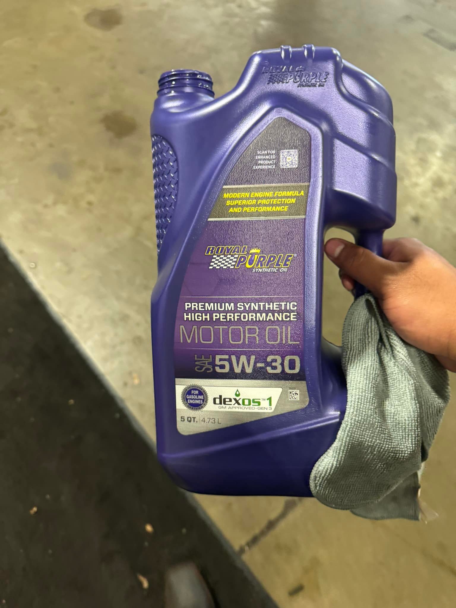 What oil is recommended for a carbureted 350 SBC engine with an RV 