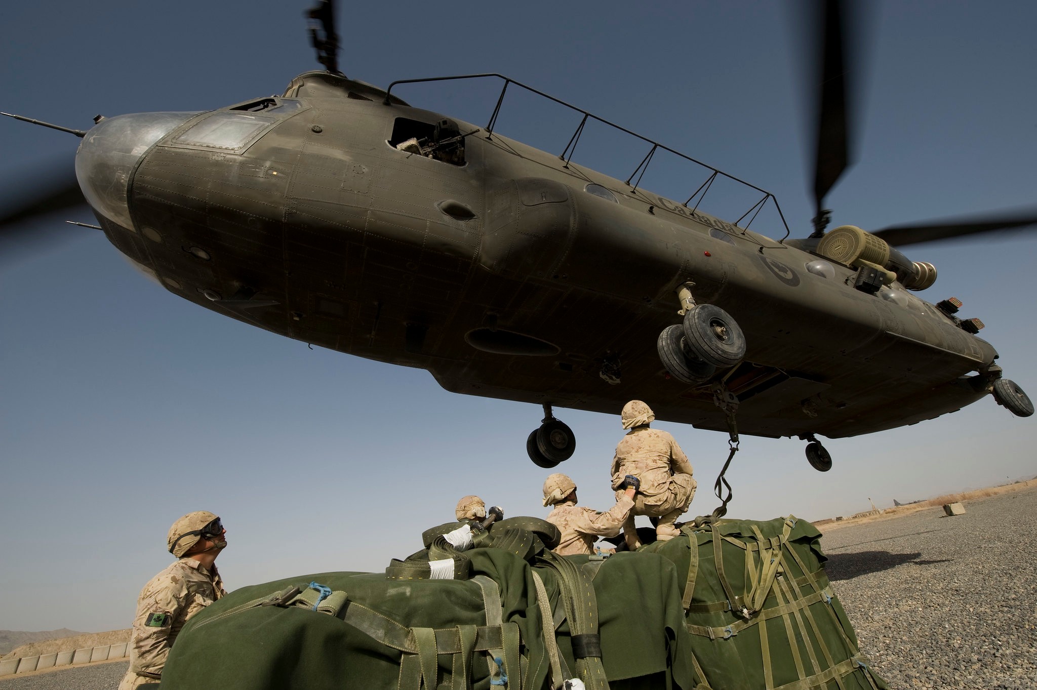 CF - Canadian military ‘Riggers’ working in Kandahar, Afghanistan for ...