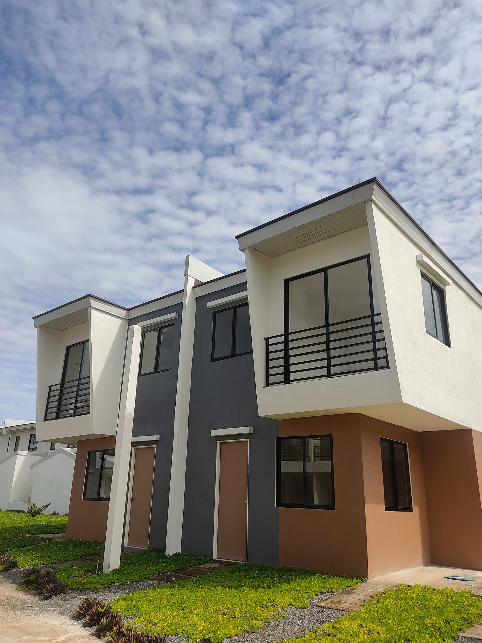 PH Properties - 📣 AMAZING! MODERN TOWNHOUSE INNER UNIT AT...