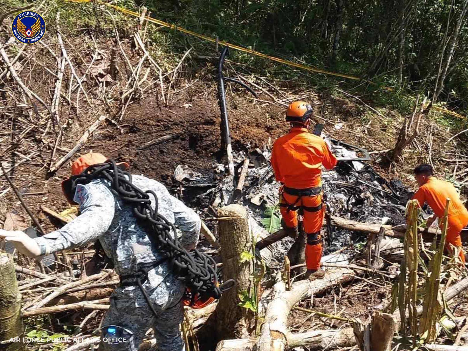 Philippine - PAF Search and Rescue Group personnel conduct retrieval ...
