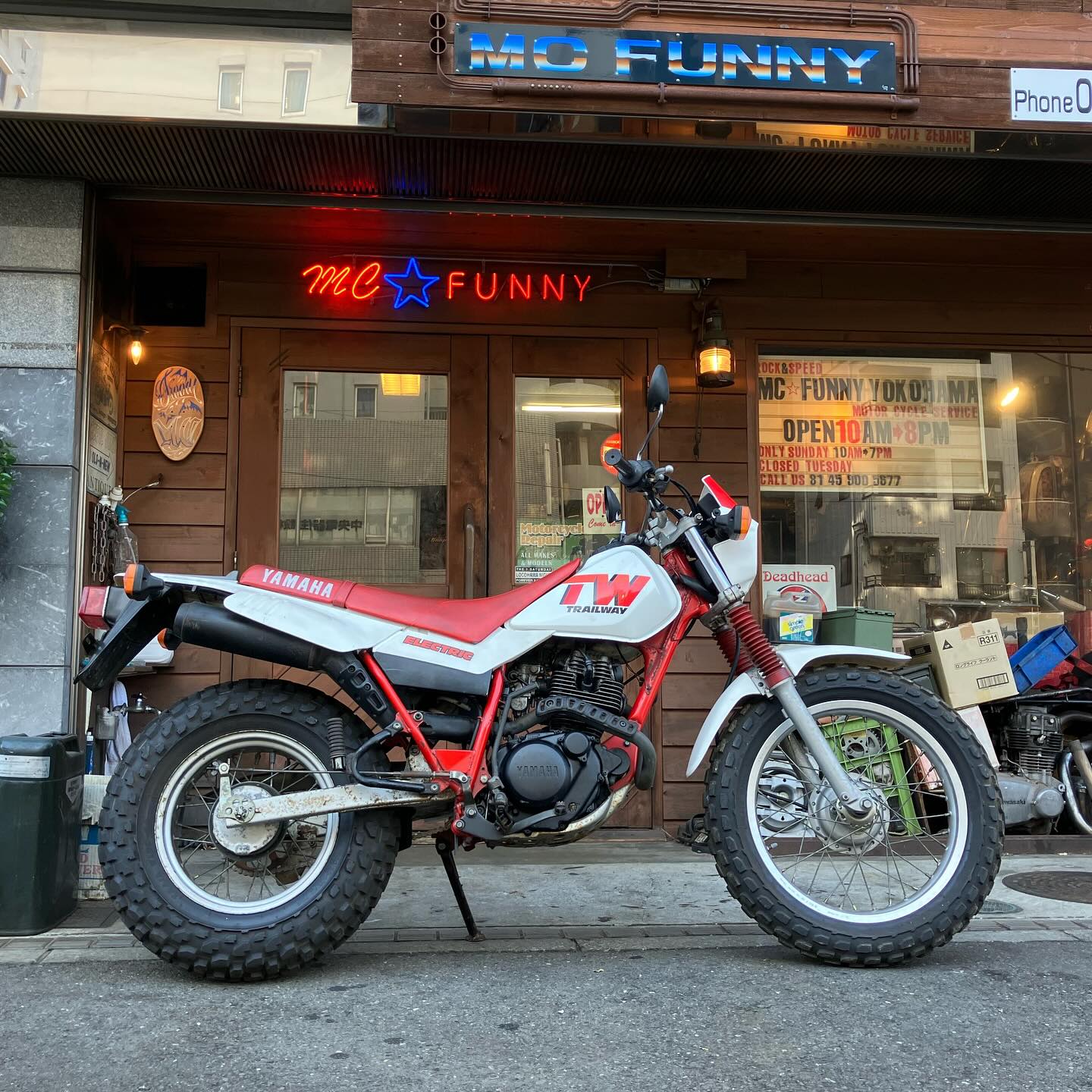 D様 YAMAHA TW200 初期型 初代TW！おじさん達はこれがTWという 方も 