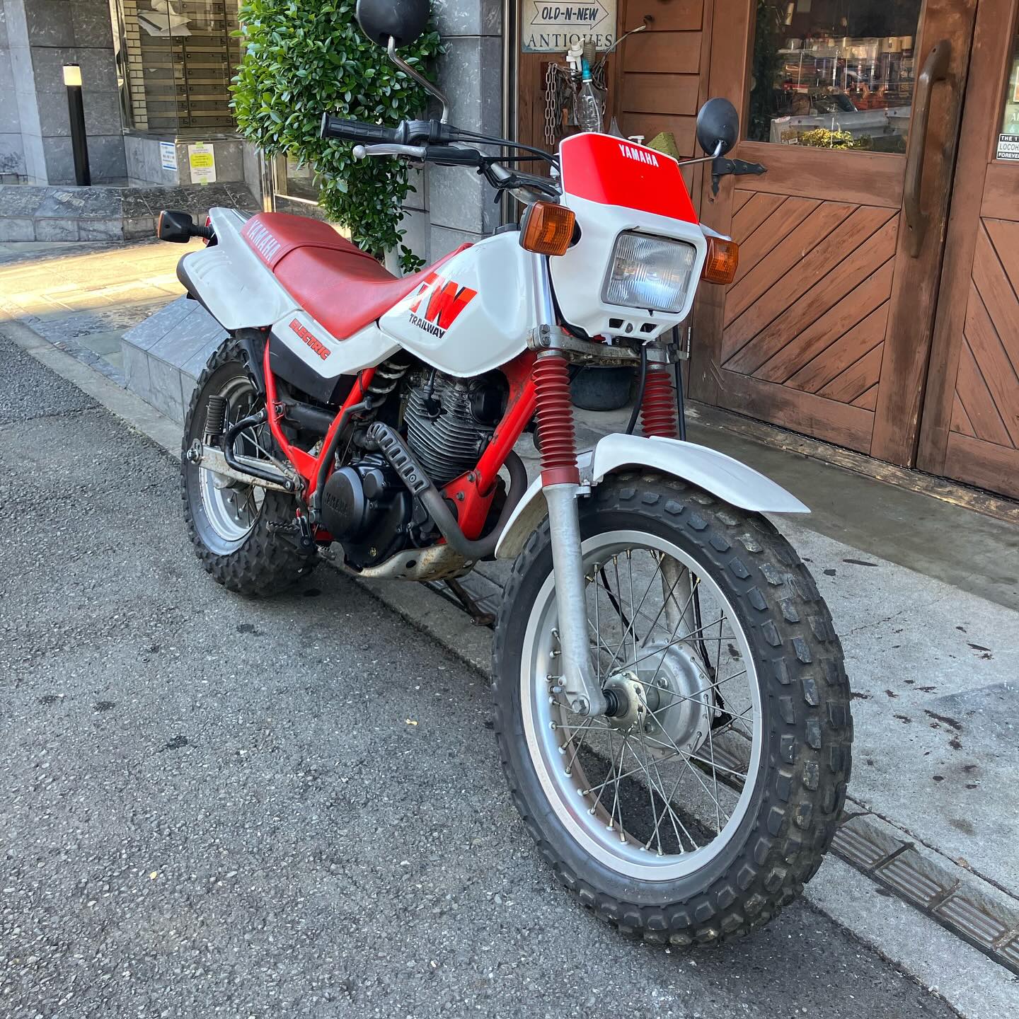 D様 YAMAHA TW200 初期型 初代TW！おじさん達はこれがTWという 方も 